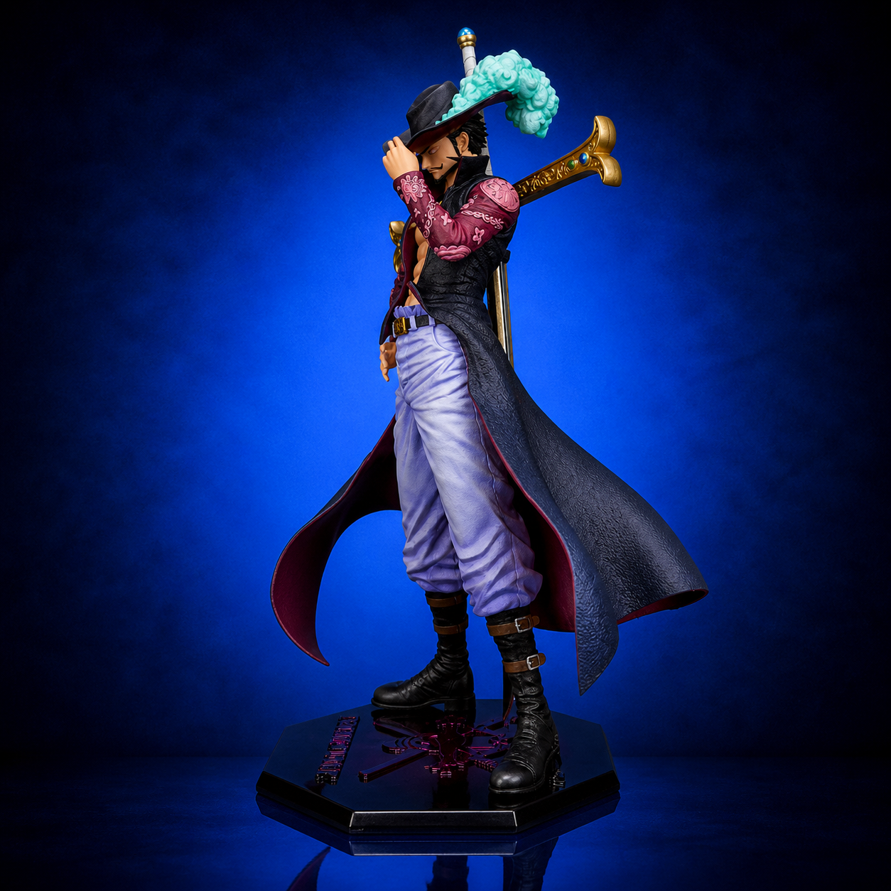 Dracule Mihawk Action Figurine (30cm / 11.8") Figurine