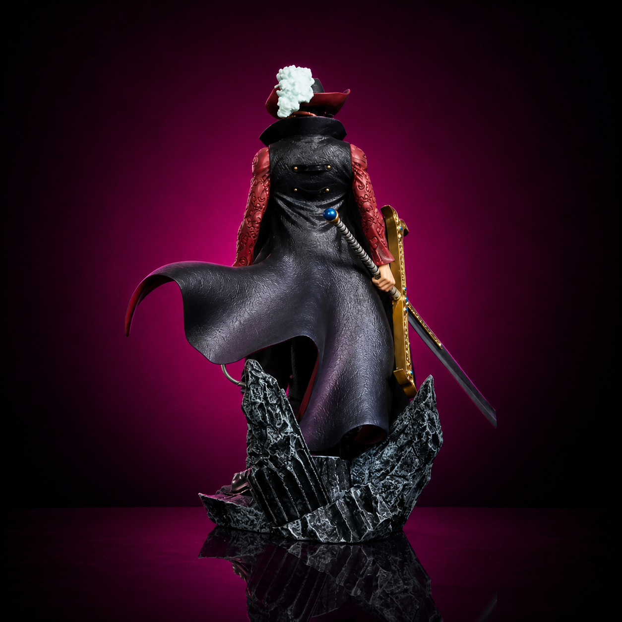 Dracule Mihawk Hawk-Eye Figurine (28cm / 11") Figurine